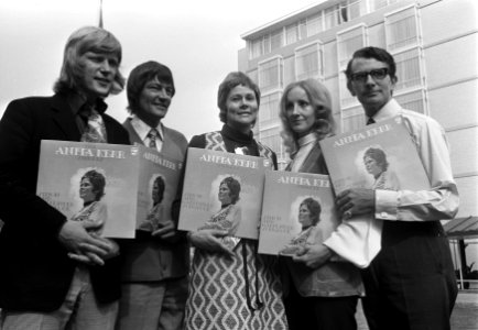 LP voor Anita Kerr Singers , Apollohotel, Amsterdam, Bestanddeelnr 923-8736