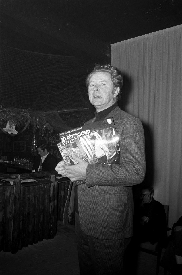 LP en boek van Klatergoud, gepresenteerd Amsterdam, Jelle de Vries, Bestanddeelnr 925-2412