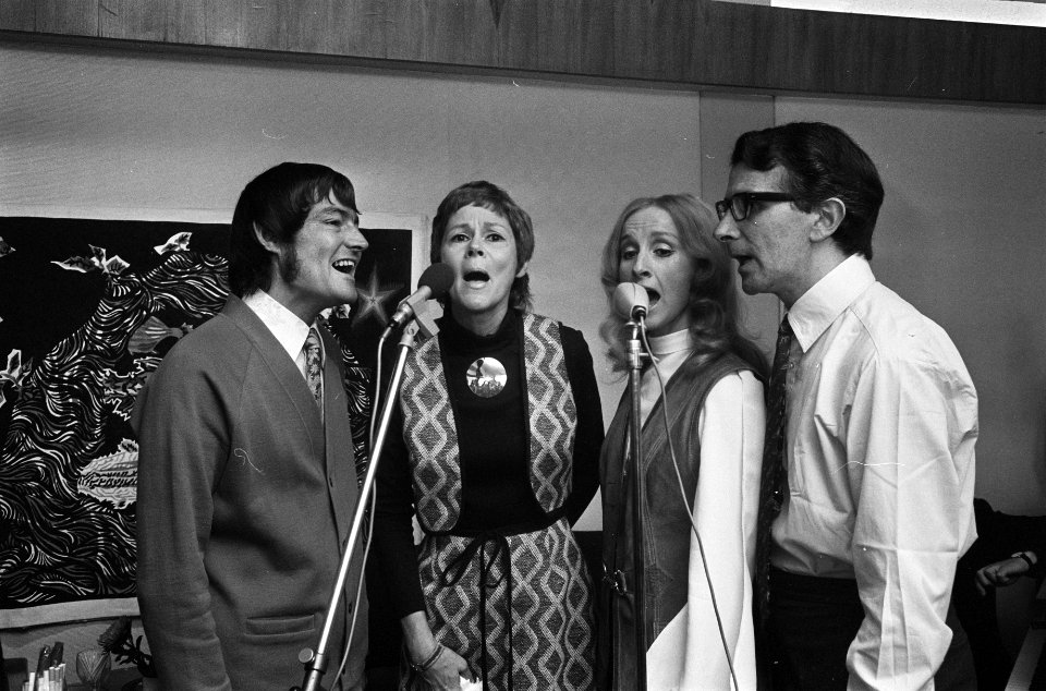 LP voor Anita Kerr Singers , Apollohotel, Amsterdam. Singers zingen, Bestanddeelnr 923-8737