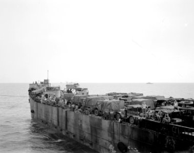 LST De Pelikaan met rollend materieel, Bestanddeelnr 10276
