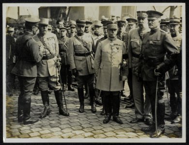 Lt. Gen. Pershing (Chief of American Expeditionary Force) on the quay after land, Bestanddeelnr 158-0952