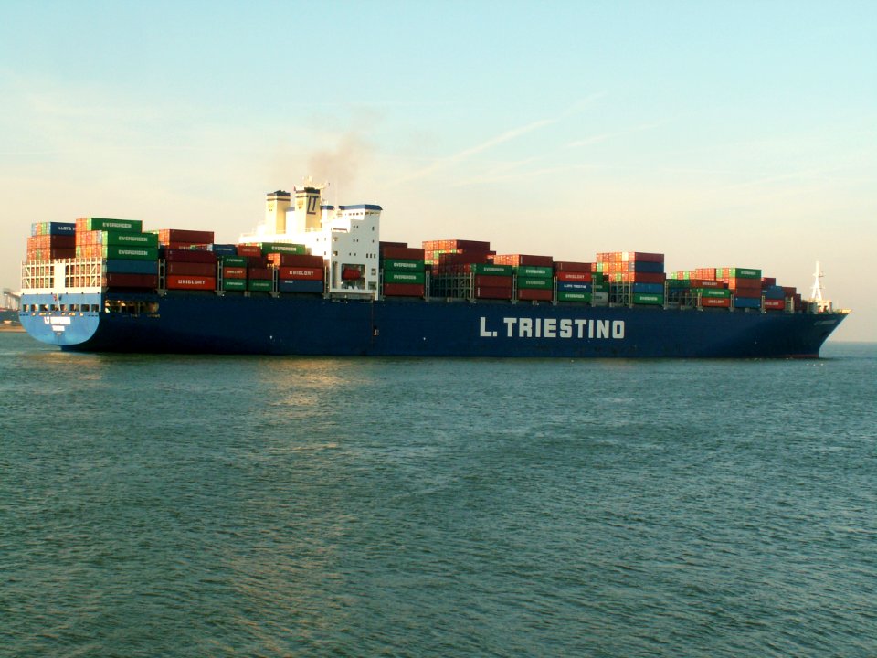 LT Universo p4, at the Amazone harbour, Port of Rotterdam, Holland 14-Jan-2006