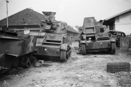 LTD hoofdwerkplaats 81 te Bandoeng Defecte M2 Stuart tanks die worden gebru…, Bestanddeelnr 66-2-2