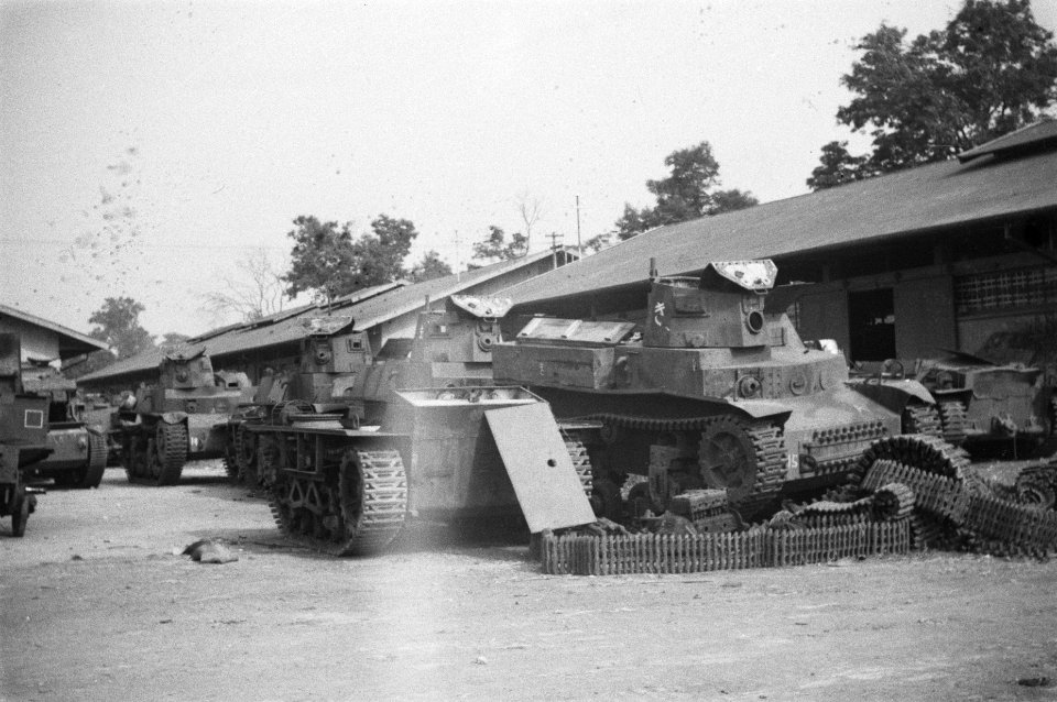 LTD hoofdwerkplaats 81 te Bandoeng Defecte M2 Stuart tanks die worden gebru…, Bestanddeelnr 66-2-1