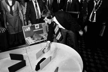 Loting IBM schaaktoernooi Karpov met marmot, Bestanddeelnr 930-8983 photo