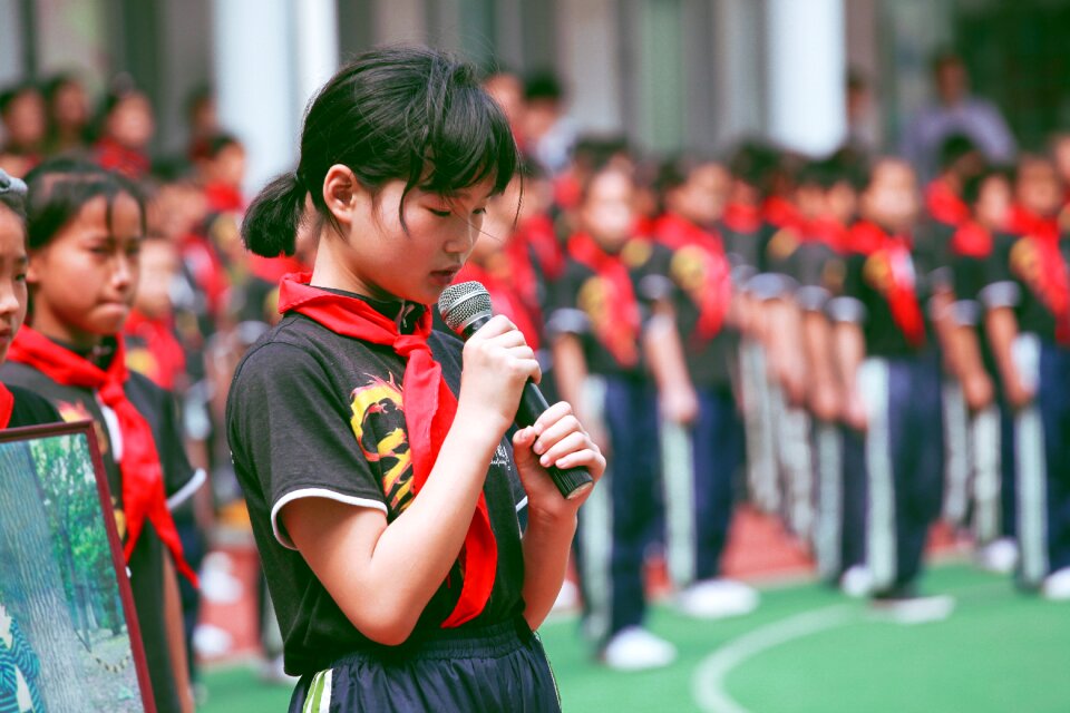 Children red scarf queue