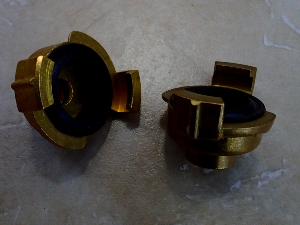 Low pressure hose connectors P8160065