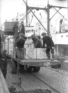 Lossen van kisten, Bestanddeelnr 902-1306