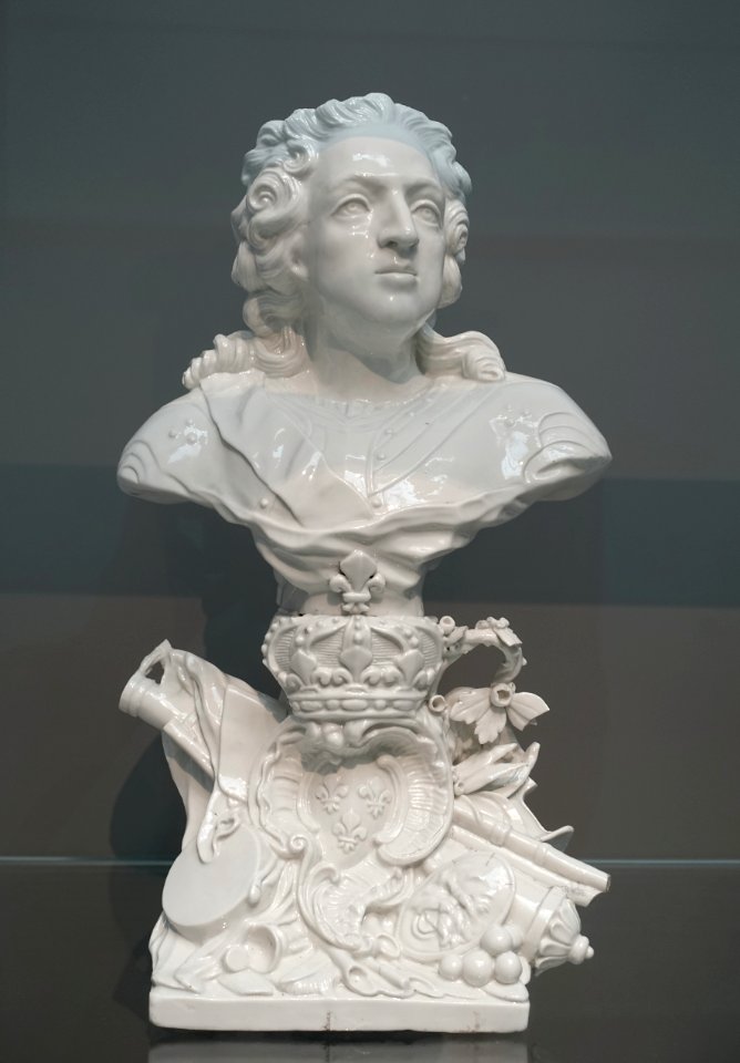 Louis XV, Chantilly Porcelain Factory, c. 1755, soft-paste porcelain - Wadsworth Atheneum - Hartford, CT - DSC05471