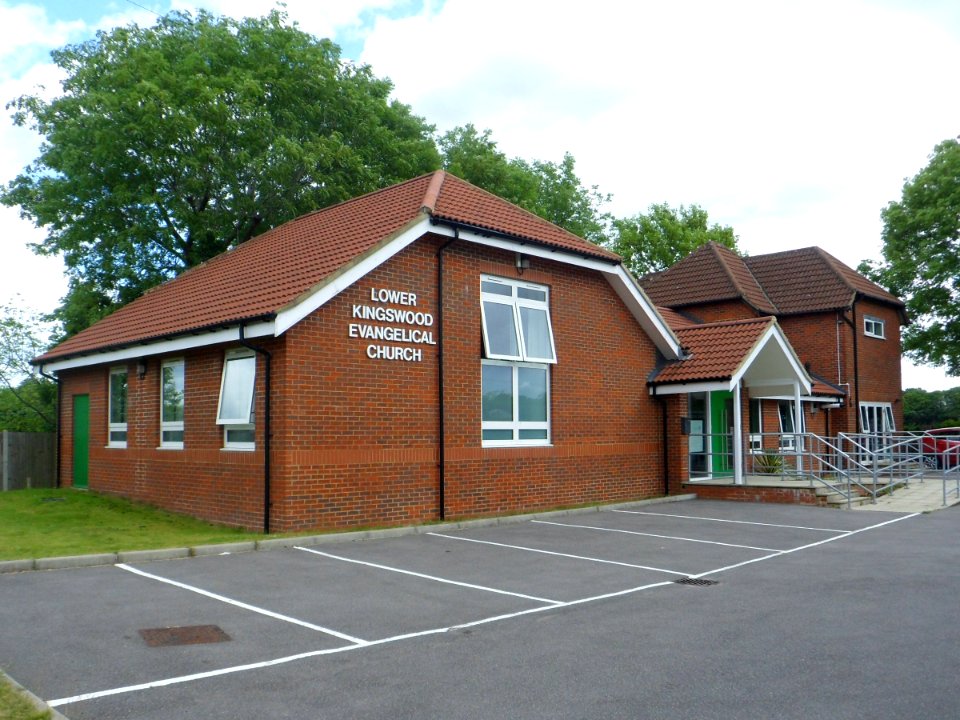Lower Kingswood Evangelical Free Church, Brighton Road, Lower Kingswood (June 2013) (1)