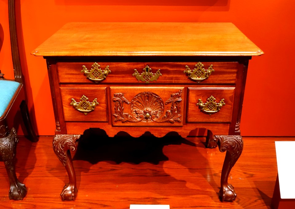 Lowboy, Philadelphia, c. 1770, mahogany, tulip poplar, white cedar - Princeton University Art Museum - DSC06922
