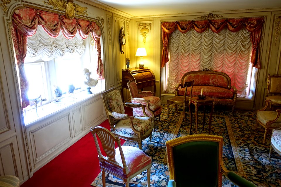 Low White Room - Waddesdon Manor - Buckinghamshire, England - DSC07801