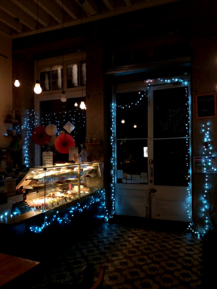 Lyon 2e - Rue des Remparts d'Ainay - Little Petits Gâteaux, intérieur, décor de Noël