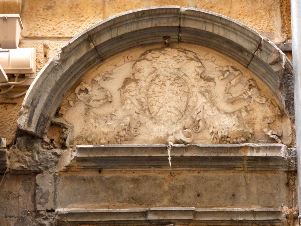 Lyon 2e - Rue du Palais Grillet - Porte aux numéros 18 et 20 - Relief