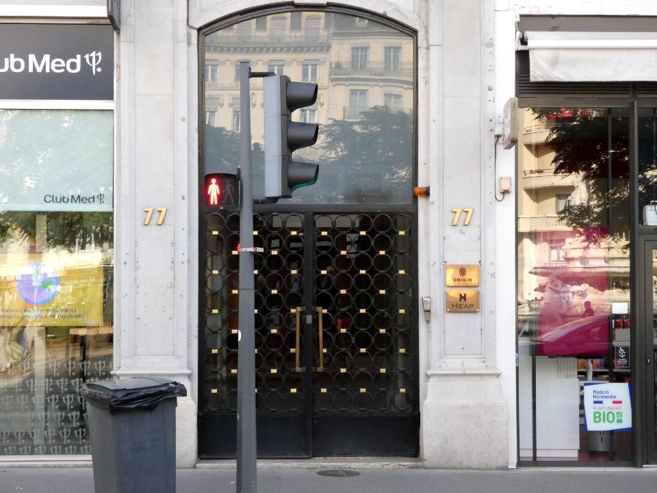 Lyon 2e - Rue du Président Édouard Herriot - Immeuble au numéro 77, porte