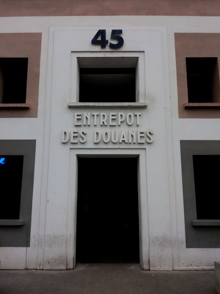 Lyon 2e - Quai Rambaud, porte Entrepôt des Douanes, au numéro 45