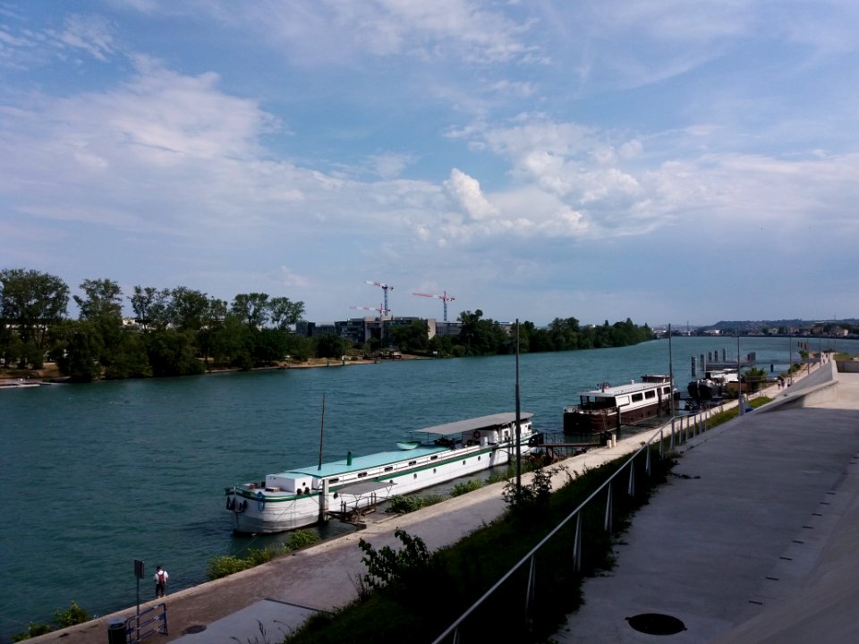 Lyon 2e - Quais Perrache, vers le sud, depuis le musée des Confluences