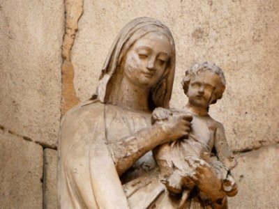 Lyon 2e - Rue Mercière - Vierge à l'Enfant, à l'angle de la rue de la Monnaie - Détail