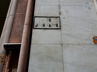 Lyon 2e - Rue Jean Fabre, plaque vandalisée