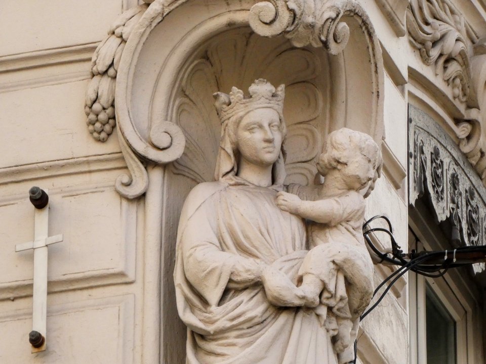 Lyon 2e - Rue du Président Édouard Herriot - Vierge à l'Enfant, à l'angle de la rue Jean de Tournes - Détail