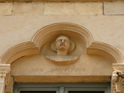 Lyon 2e - Rue de l'Abbaye d'Ainay - Hôtel de l'Abbaye - Bas-relief de S.C.S Badulphus
