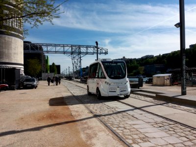 Lyon 2e - Quai Rambaud, navette autonome Navly partant de la Sucrière