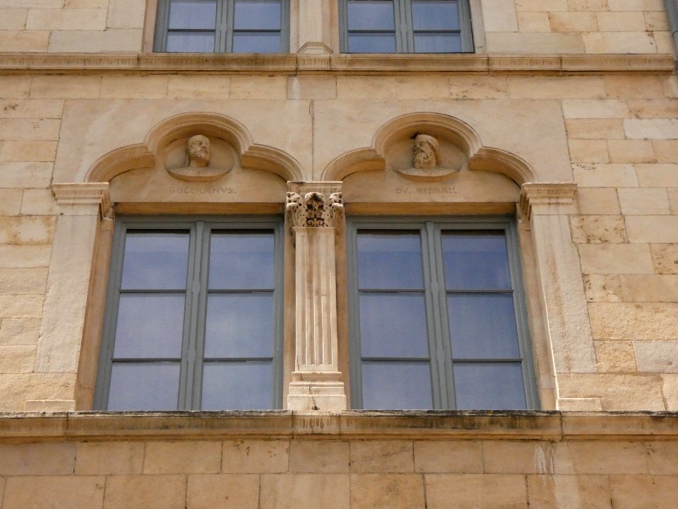 Lyon 2e - Rue de l'Abbaye d'Ainay - Hôtel de l'Abbaye - Fenêtres de Goceranus et Du Terrail