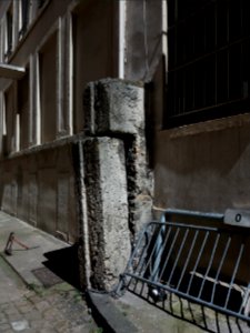 Lyon 2e - Rue des Marronniers, passage au numéro 3bis, ancien pilier (1)