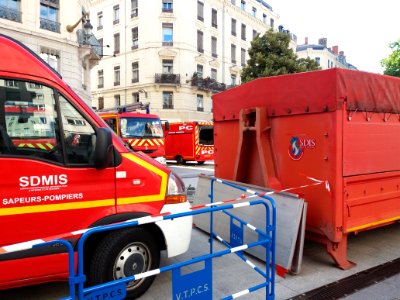 Lyon 2e - Rue de la République, dispositif des sapeurs-pompiers pour gérer l'incendie du 6 rue Childebert, détail