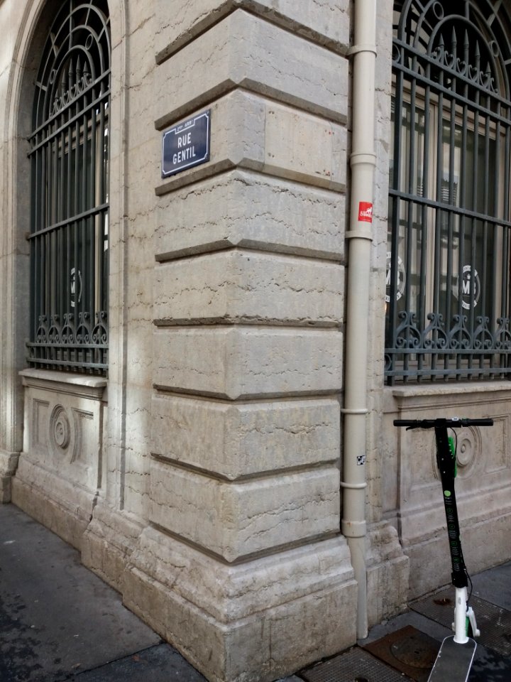 Lyon 2e - Rue de la Gerbe, plaque manquant à l'angle de la rue Gentil