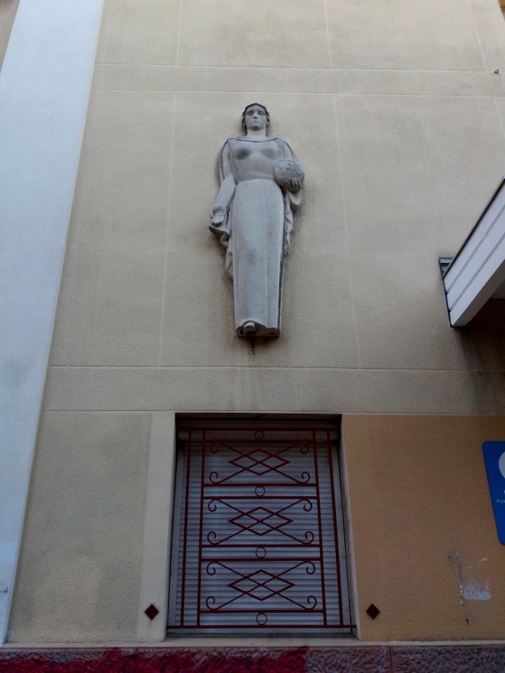 Lyon 2e - Rue de la Charité - Lycée Juliette Récamier - Statue de la façade