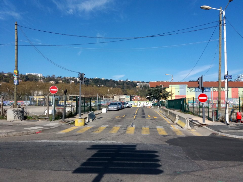 Lyon 2e - Rue Nivière-Chol, depuis le quai Perrache