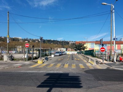 Lyon 2e - Rue Nivière-Chol, depuis le quai Perrache