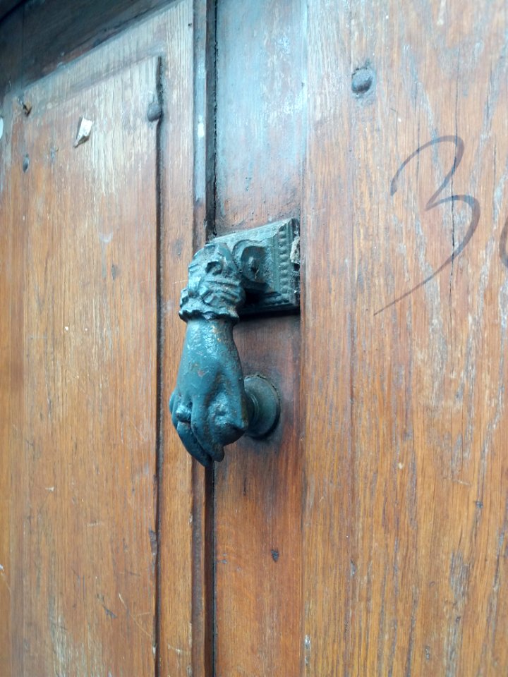 Lyon 4e - Rue Joséphin Soulary, porte au numéro 30, heurtoir