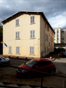 Lyon 4e - Rue Jacques-Louis Hénon - Immeuble au numéro 52 bis