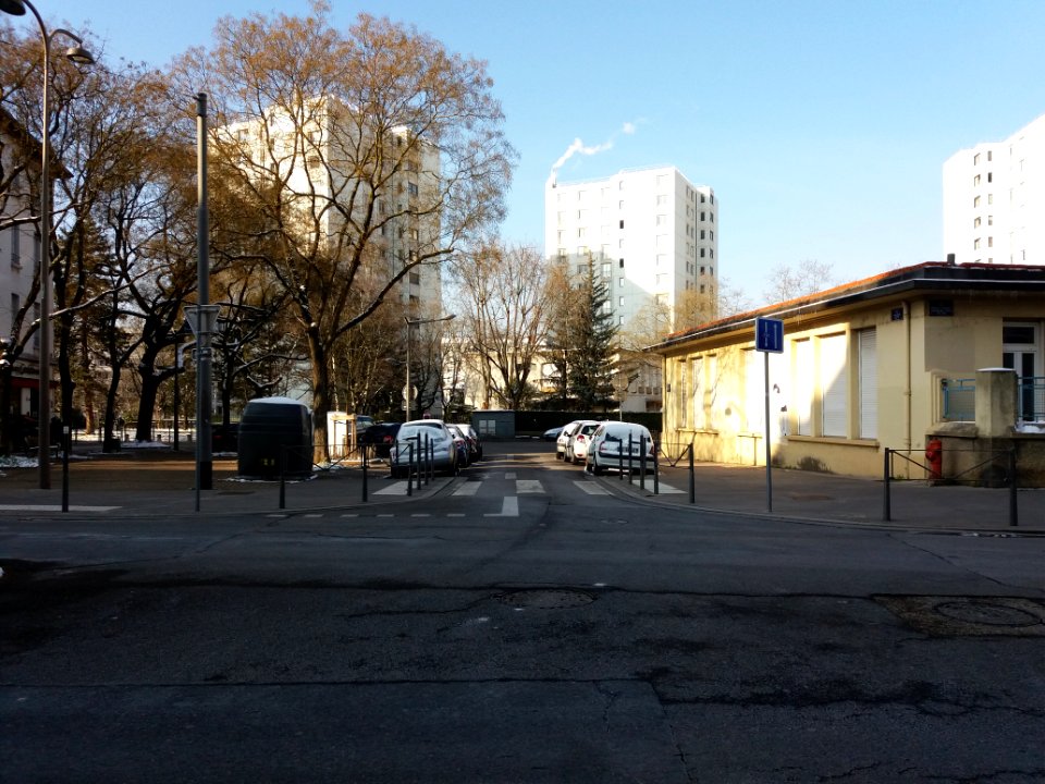 Lyon 4e - Rue Jean Revel - Vers la place Picard, depuis la rue Philippe de Lassalle