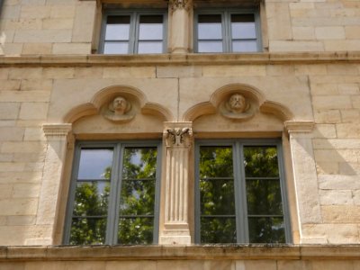 Lyon 2e - Rue de l'Abbaye d'Ainay - Hôtel de l'Abbaye - Fenêtres Badulphus et Sabinus