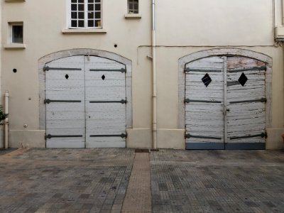 Lyon 2e - Rue de la Charité - Hôtel de Nervo, portes en bois anciennces
