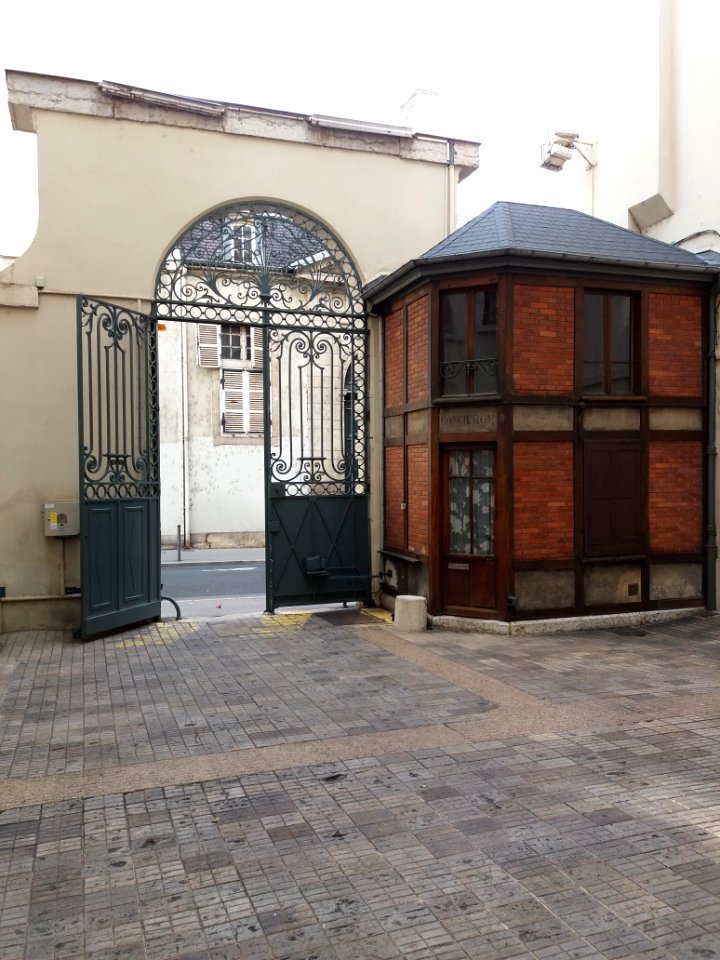 Lyon 2e - Rue de la Charité - Hôtel de Nervo, portail et conciergerie