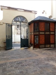 Lyon 2e - Rue de la Charité - Hôtel de Nervo, portail et conciergerie