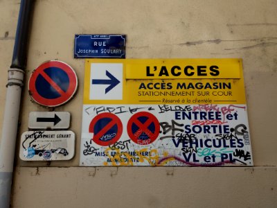 Lyon 4e - Rue Joséphin Soulary, plaque et panneaux