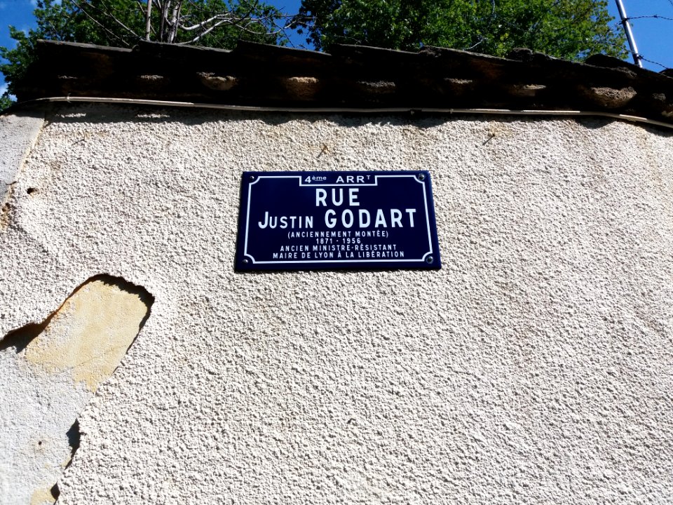Lyon 4e - Rue Justin Godart, plaque indiquant le changement de montée en rue
