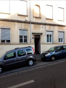 Lyon 4e - Rue Jean Jullien, porte et niche au numéro 2