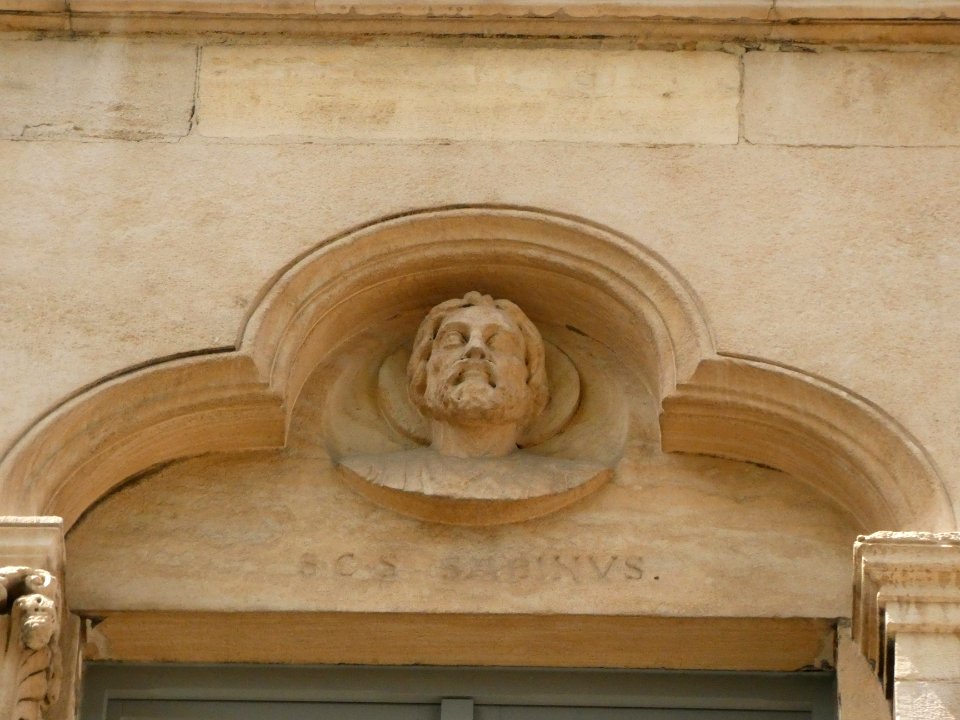 Lyon 2e - Rue de l'Abbaye d'Ainay - Hôtel de l'Abbaye - Bas-relief de S.C.S Sabinus