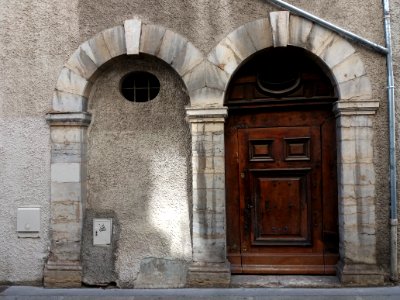 Lyon 2e - Rue Boissac, porte en bois, en arrivant place Bellecour