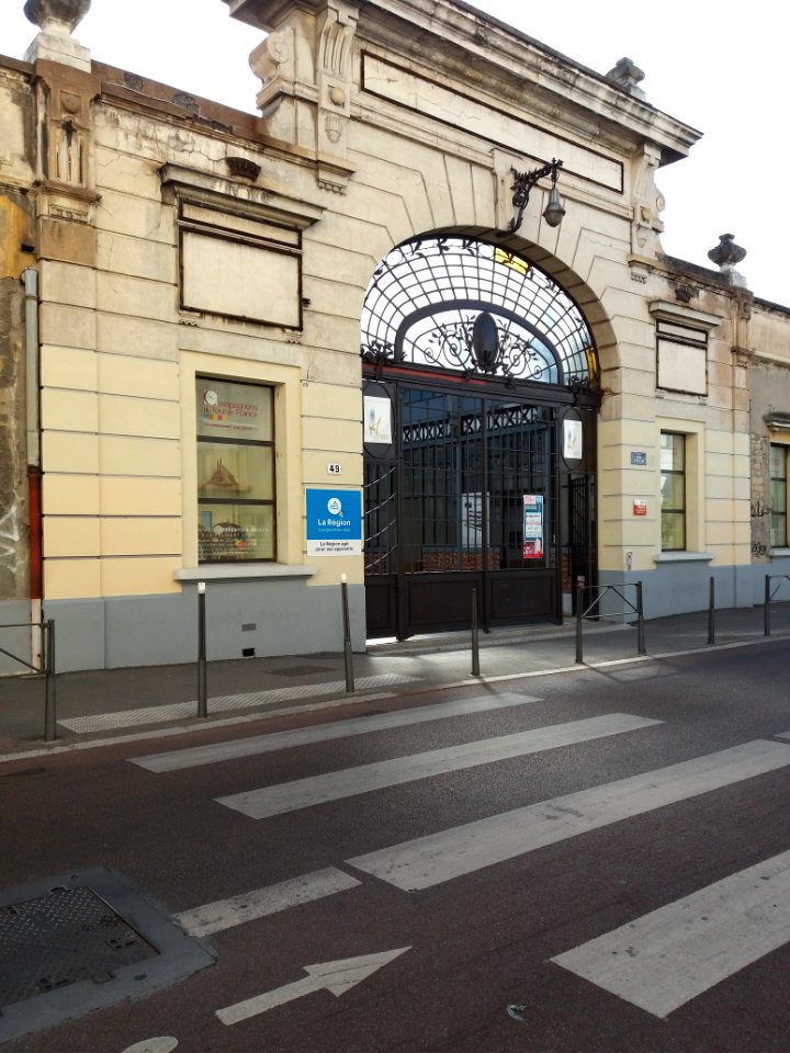 Lyon 3e - Rue Feuillat, porte de la fédération Compagnonnique (2)