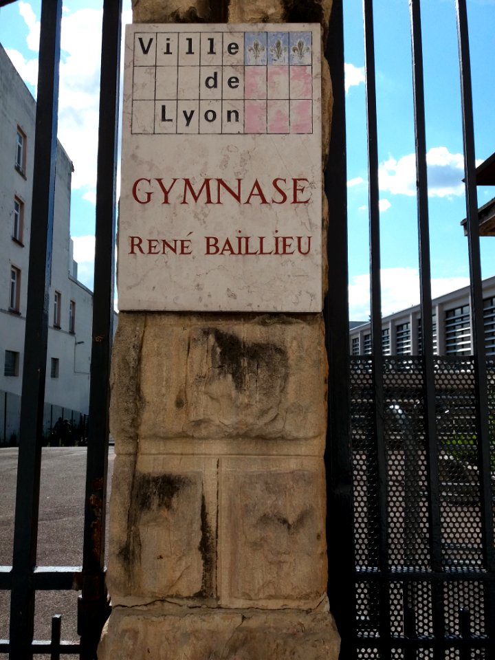Lyon 4e - Rue Philippe de Lassalle, plaque Gymnase René Baillieu