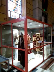 Lyon 4e - Rue Jacques-Louis Hénon - Église Saint-Denis, exposition de vêtements liturgiques et d'un tableau (2)