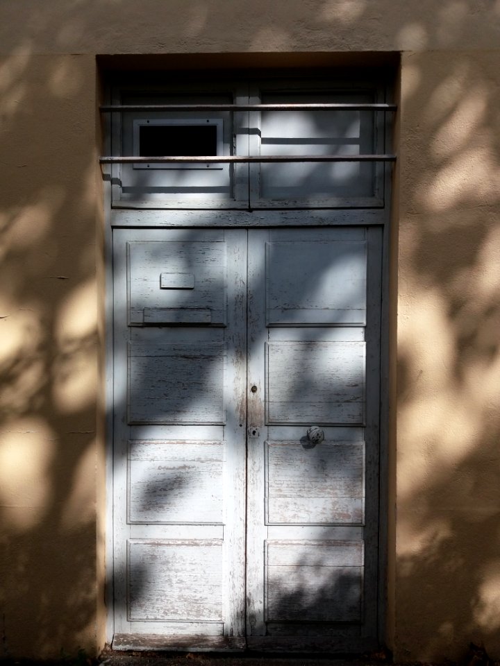 Lyon 4e - Rue Jacques-Louis Hénon - Immeuble au numéro 52 bis, porte