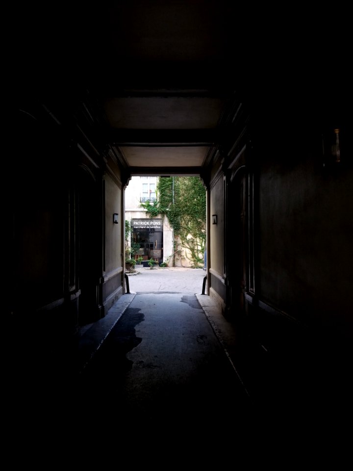 Lyon 2e - Rue Auguste Comte, passage au numéro 31 en venant de la rue